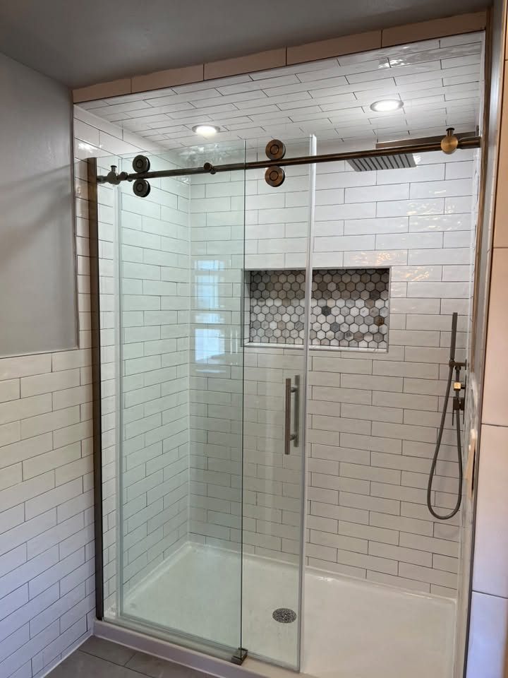 Walk-in shower with subway tile and hexagon niche